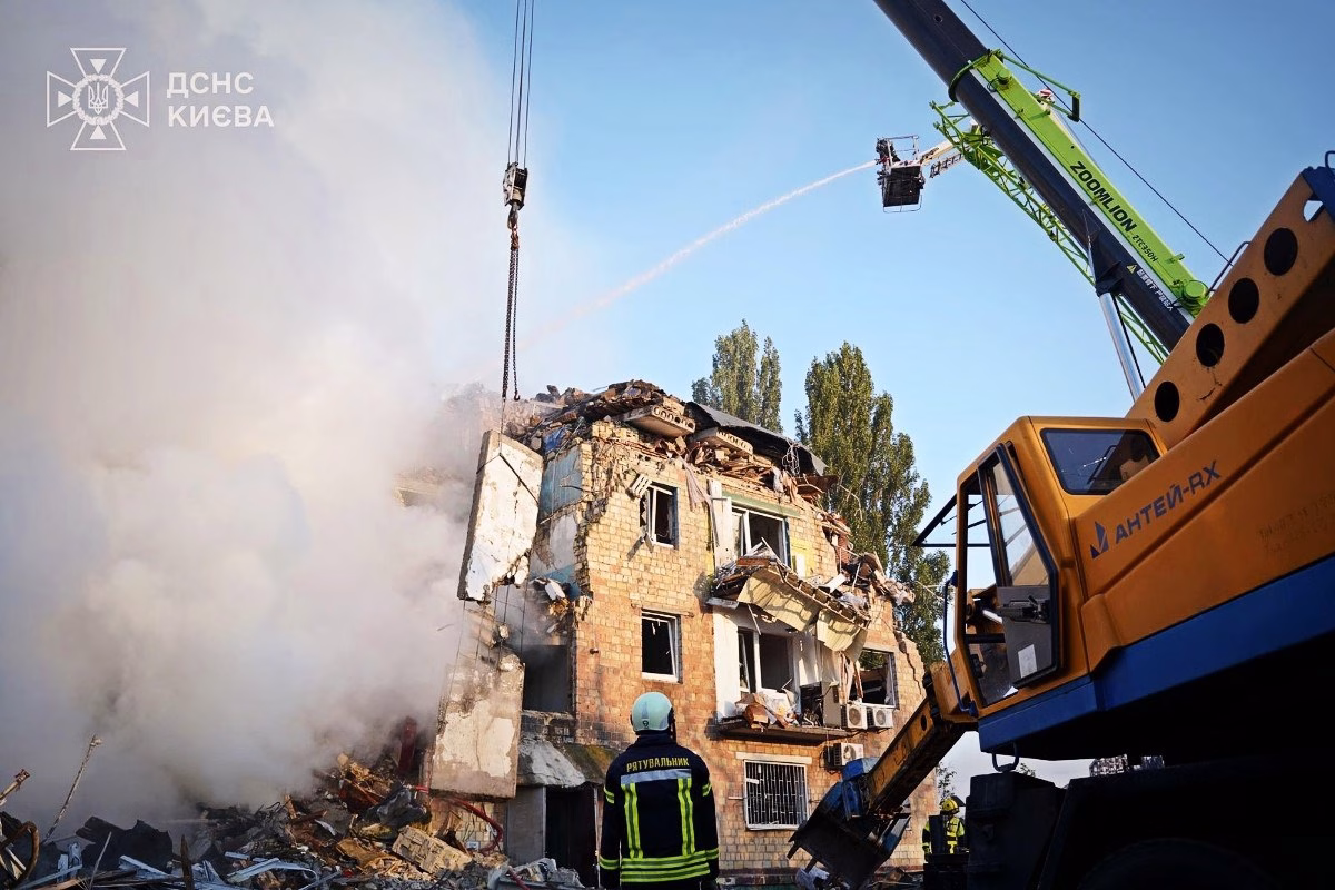 ВИДЕО Најмалку 18 мртви во Киев, вклучувајќи четири деца, објавена снимка од моментот на ударот