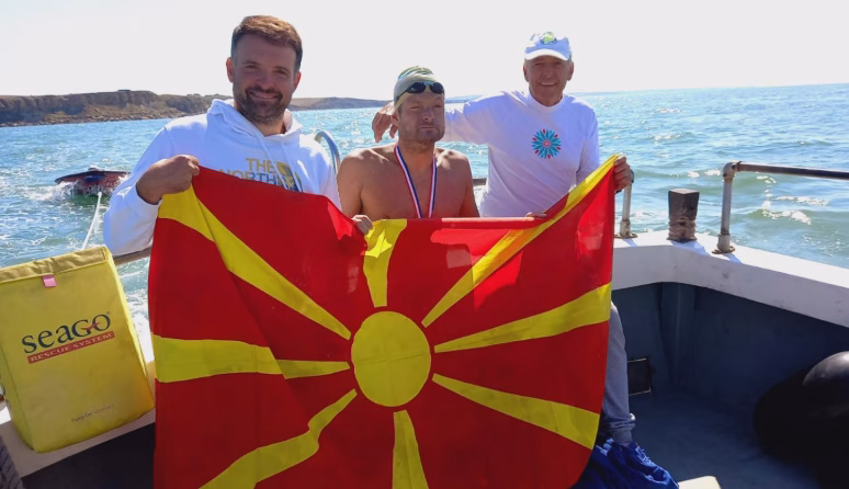 Македонецот Евгениј Поп Ацев успешно го преплива Ла Манш за помалку од 10 часа