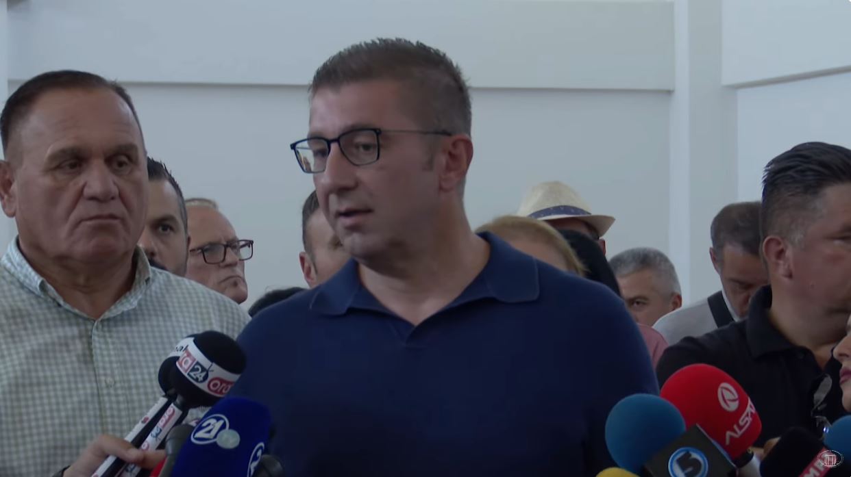 Мицкоски: Нема да се повлечеме од преговорите со ЕУ