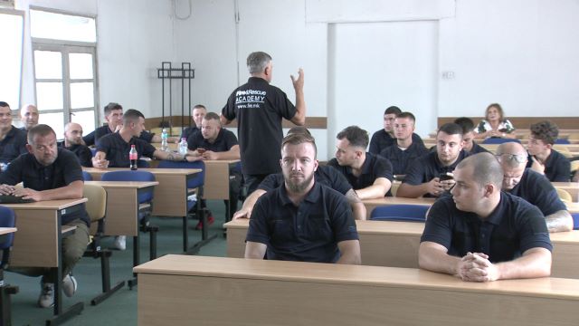 Идните пожарникари два дена во клупа, па очи в очи ќе се соочат со огнот