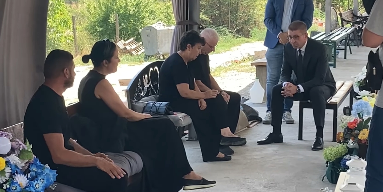 ВИДЕО Мицкоски разговараше со дел од родителите на жртвите од „Пулс“, отворени прашања за правда и притисоци