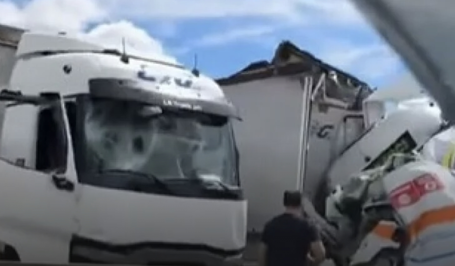 ВИДЕО: Три лица загинаа во страшна сообраќајна несреќа во Италија, сите во возило на брза помош