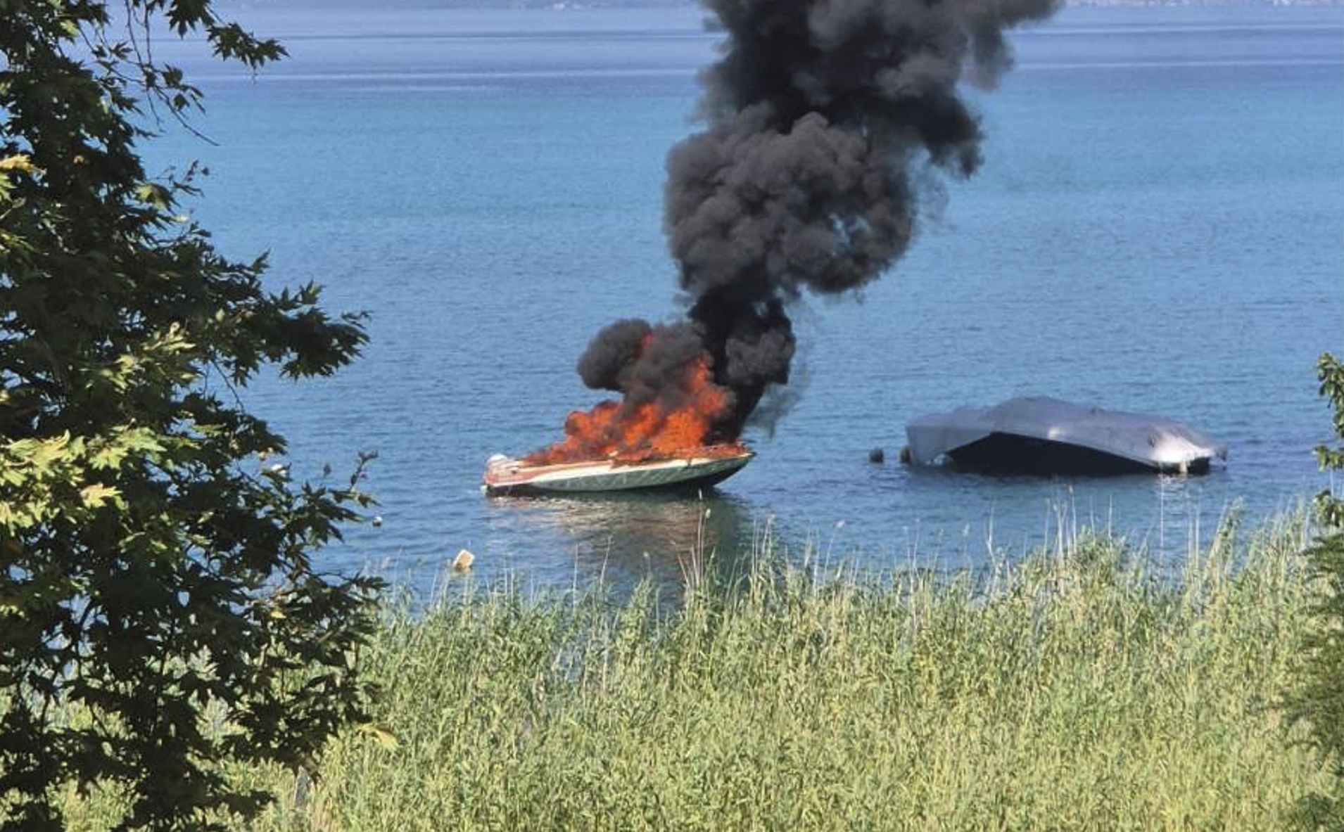 Полицијата во Охрид со детали за запалениот глисер!