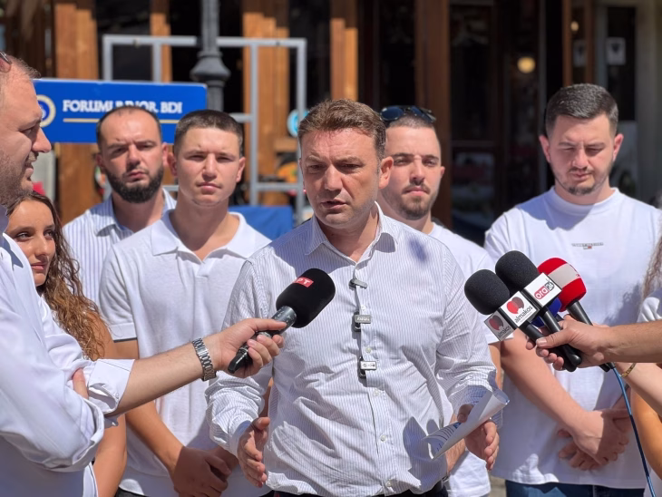 Османи ветува: Бесплатна возачка дозвола за најуспешните млади од Чаир
