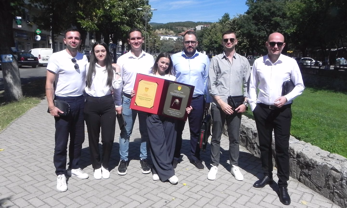 На свечена седница по повод Денот на ослободувањето на Кочани, доделена награда на „Support Kocani“