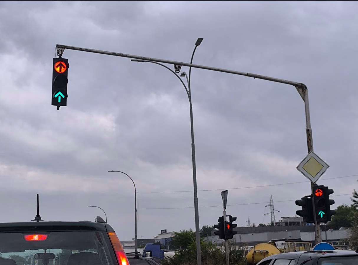 Збунувачки семафори во Скопје: Возење според логиката на хаосот