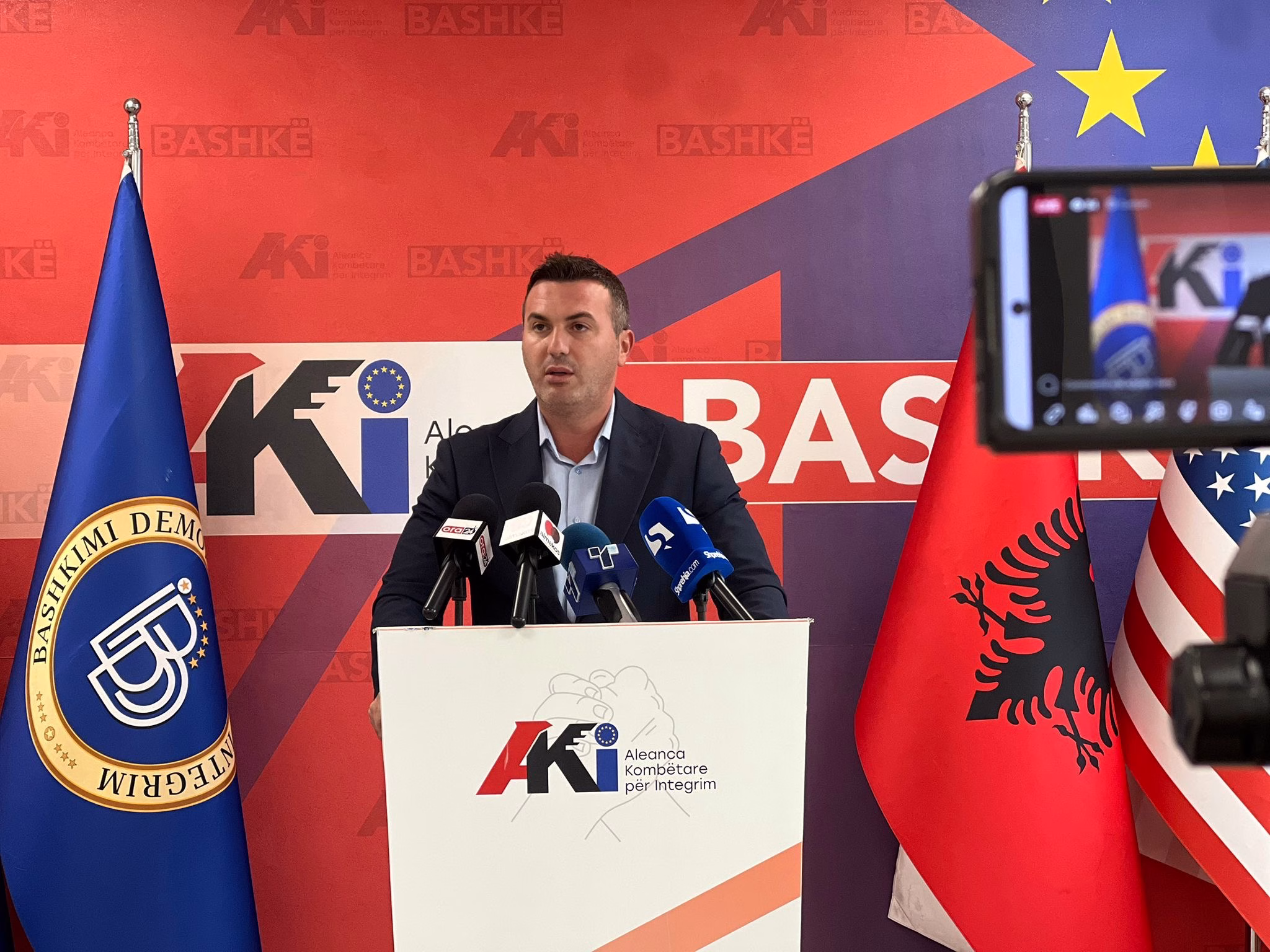 Арбер Адеми: Каде завршија 250 милиони евра од унгарскиот кредит? Албанците надвор од листата на корисници