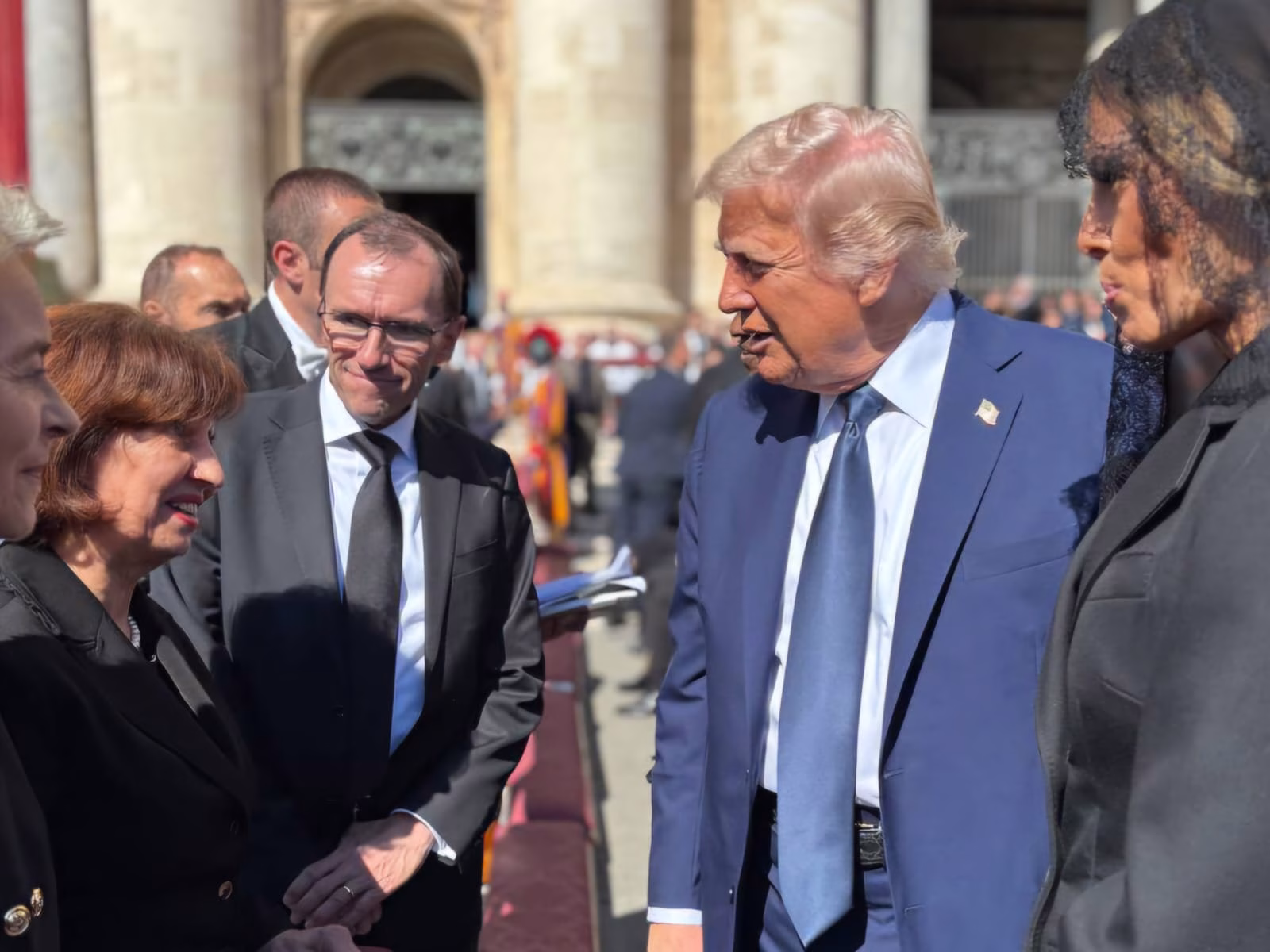 Трамп ѝ пиша на претседателката Давкова