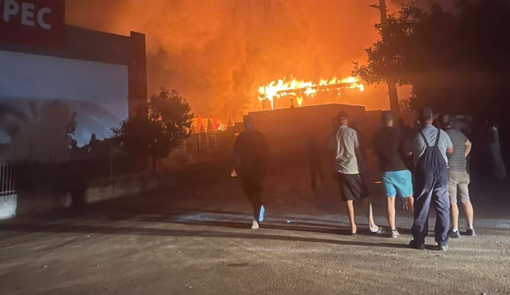 Четворица повредени од пожарот во „Макпрогрес“ се на болничко лекување во Кочани – осум повредени се префрлени во Скопје