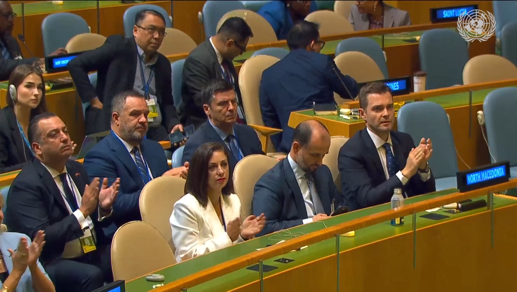 Сите аплаудираа, освен министерот Муртезани по говорот на претседателката Давкова во ОН