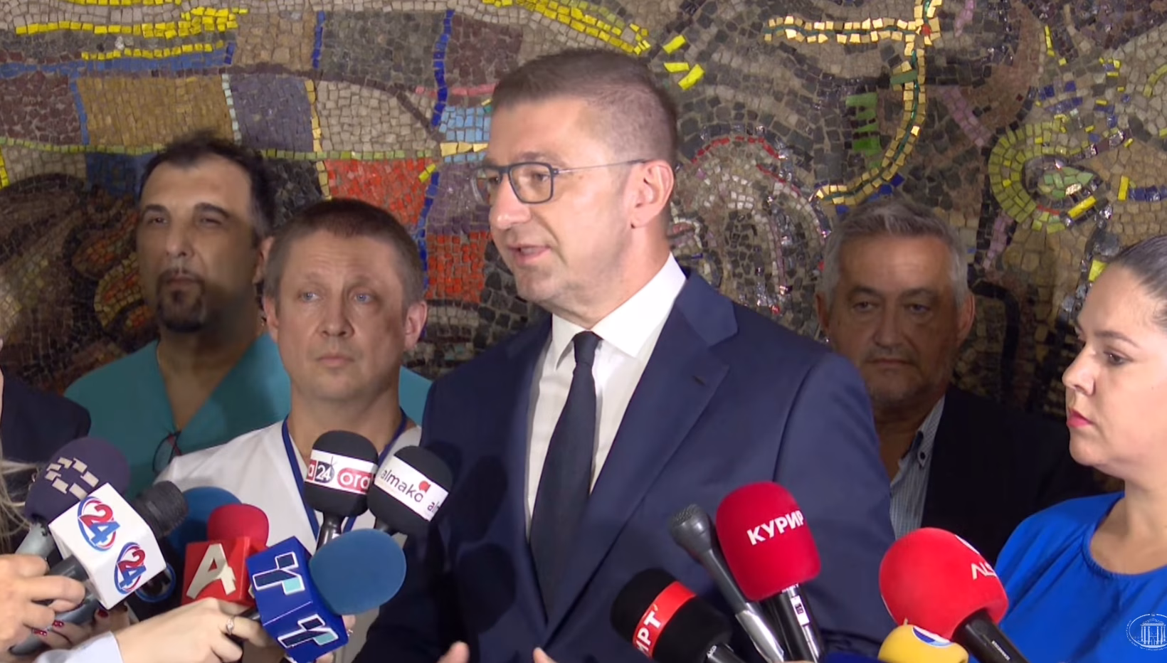 Мицкоски се извини за вицепремиерот Фетаи: Вложува голема енергија да го учи и зборува македонскиот јазик