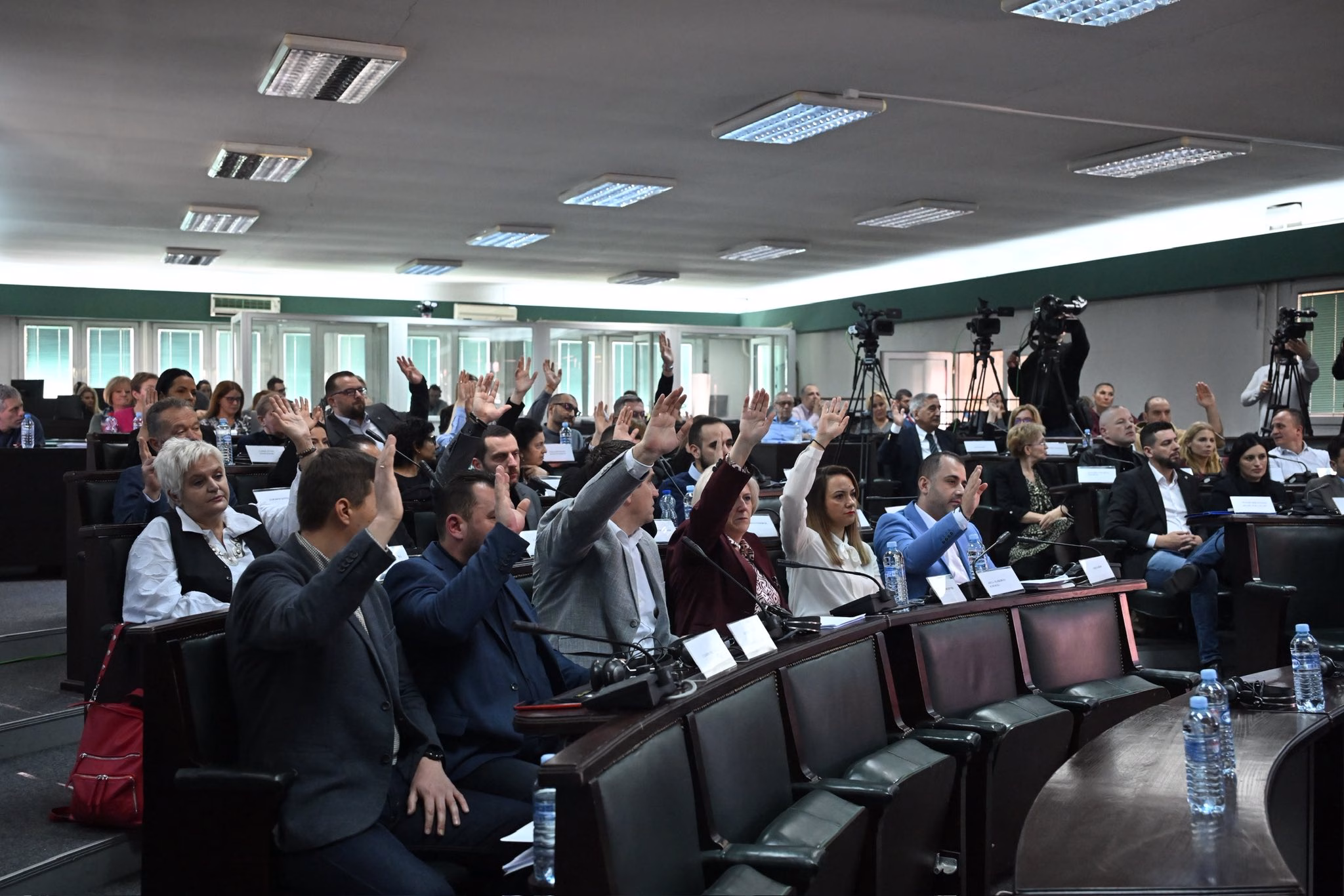 Крај на неконтролираното трупање администрација: Град Скопје ги намалува вработувањата во јавните претпријатија