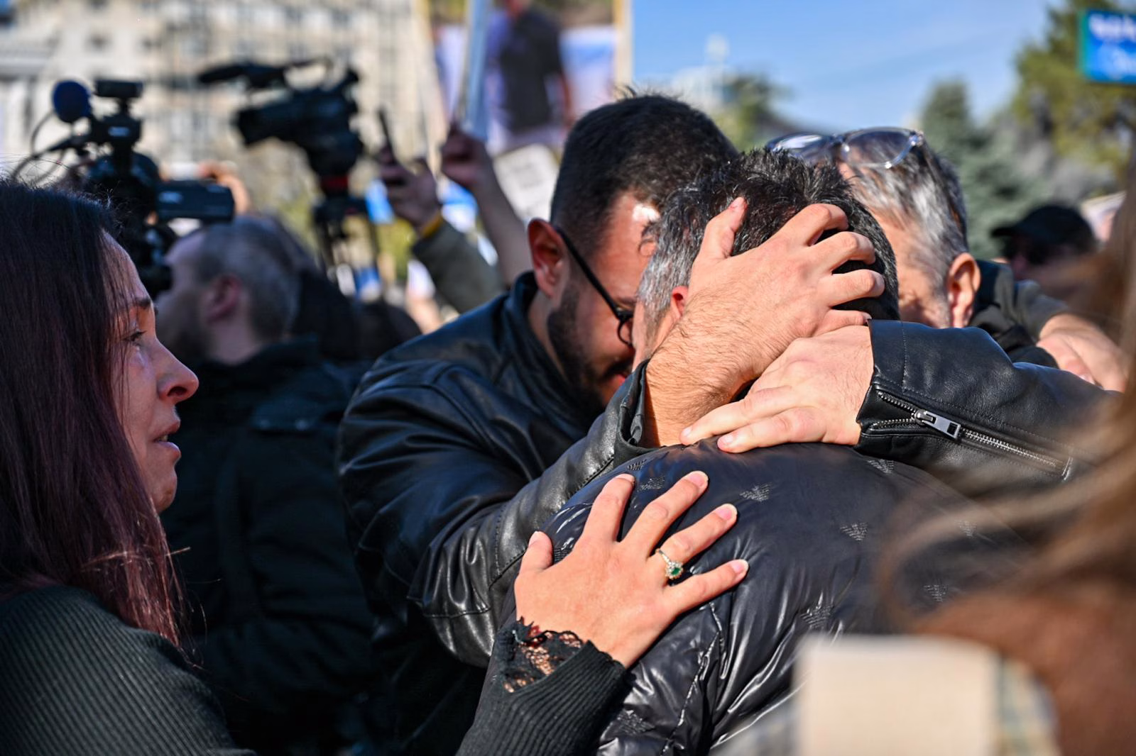 ПОСЛЕДНИОТ ТАНЦ ВО САЛОНОТ ЗА ТЕПИСИ: Трагедијата во Кочани како огледало на македонската корупција