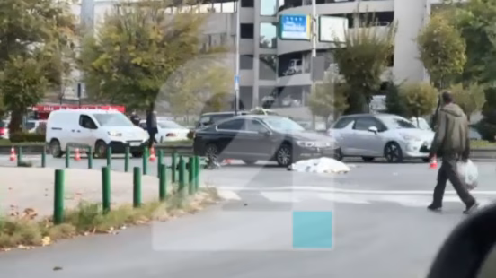 ФОТО Тешка сообраќајка на булеварот Гоце Делчев – возач со автомобил удрил во велосипедист кој починал на лице место