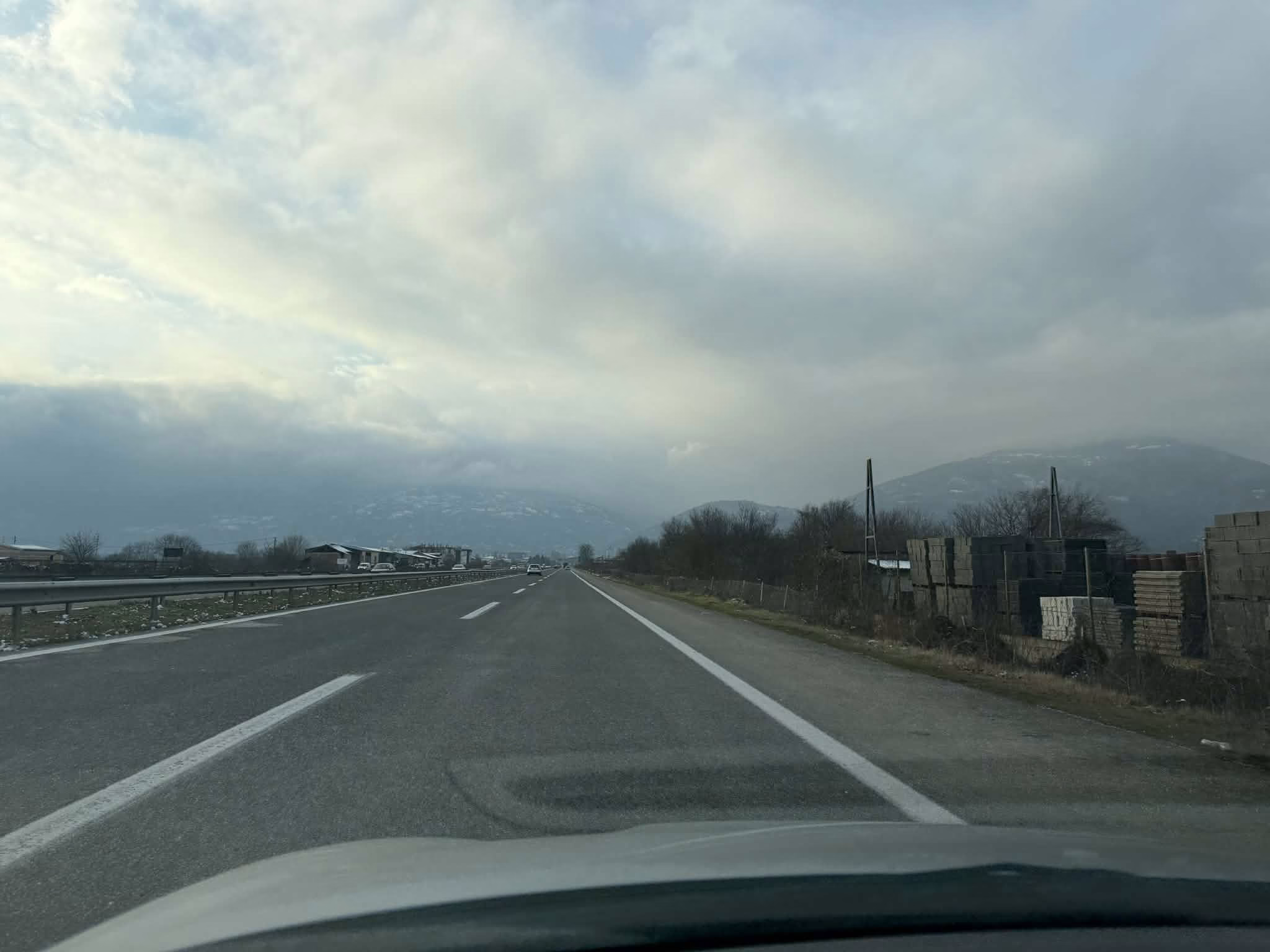 Маж од Сарај загина на автопатот Скопје – Тетово, со БМВ излетал од патот!
