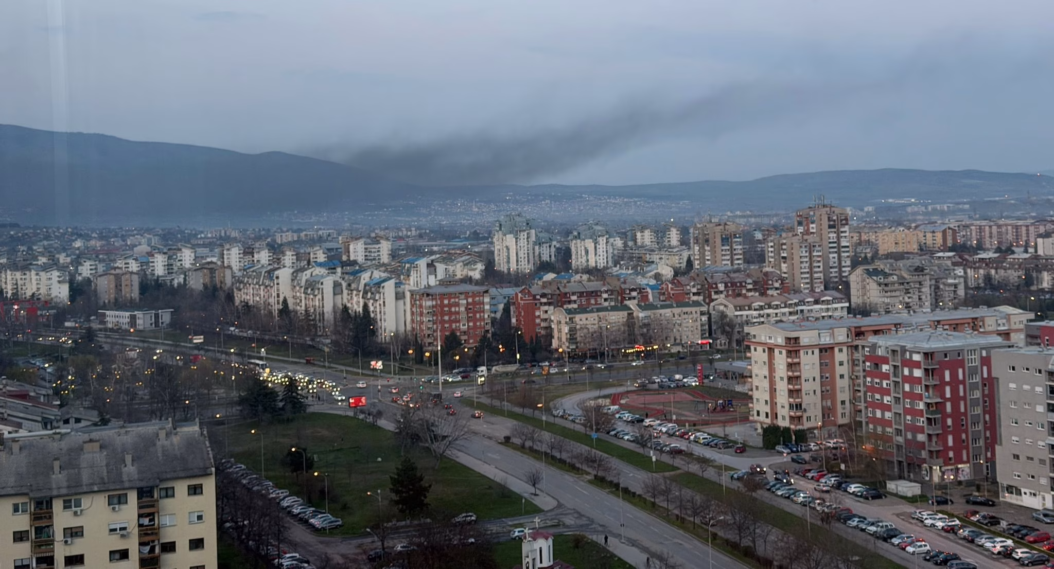 ФОТО Горење на кабли во Маџари предизвика ширење на густ црн чад