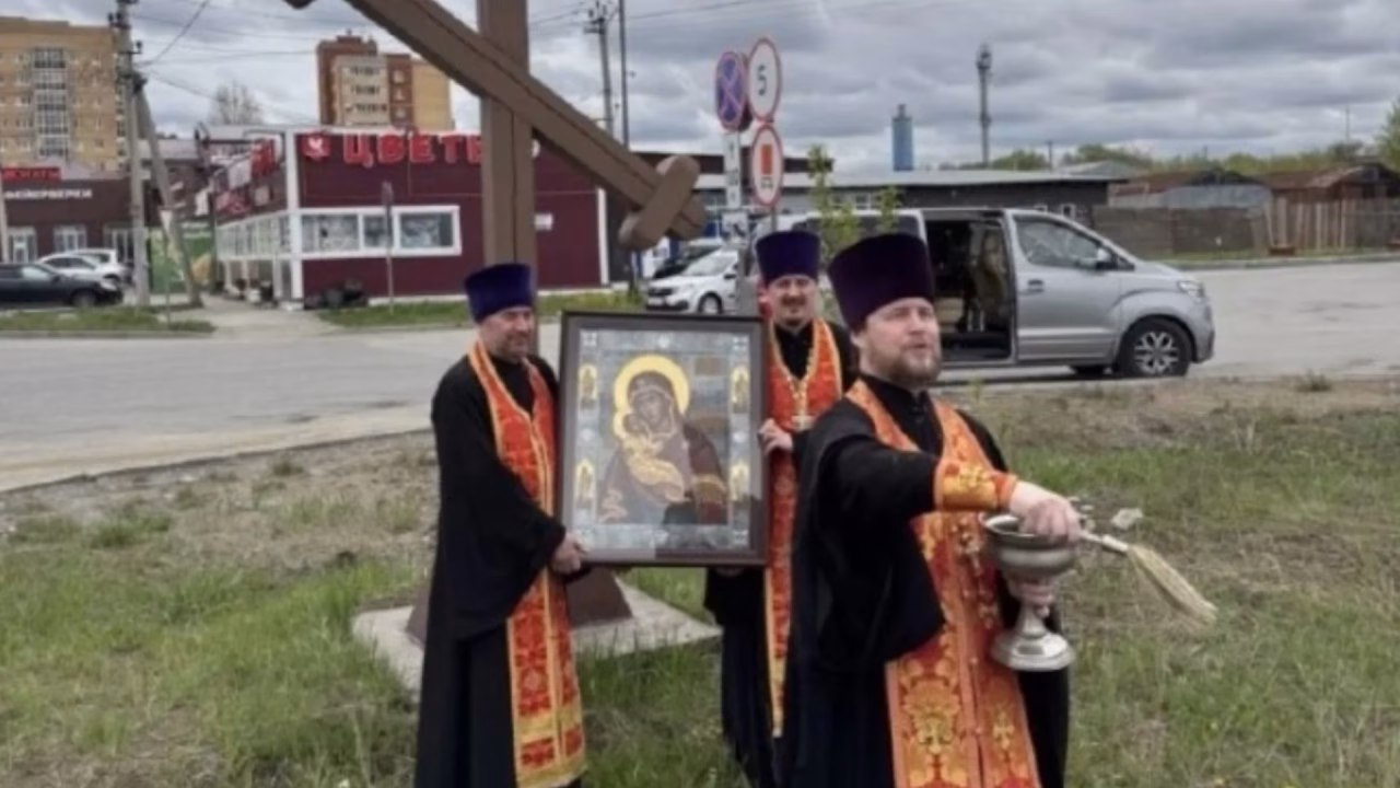 „ПВО свештеници“: Руската црква со икони против украинските дронови