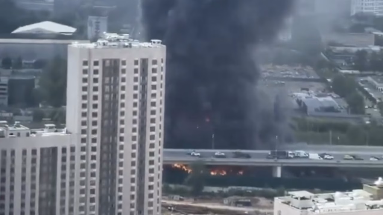 Нови детали за насилниот напад врз Москва – рафинерија во пламен, се шират драматични снимки