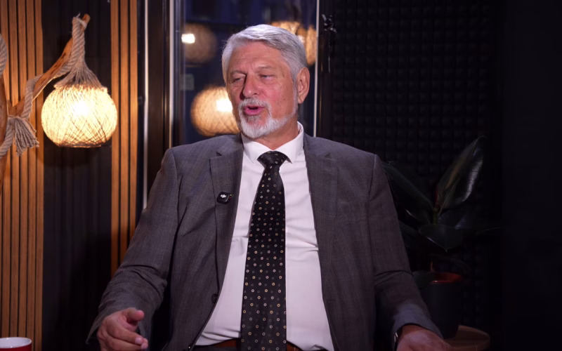 Јакимовски: Единствен сум во светот што јавно го дава својот број, граѓаните ме бараат и денес