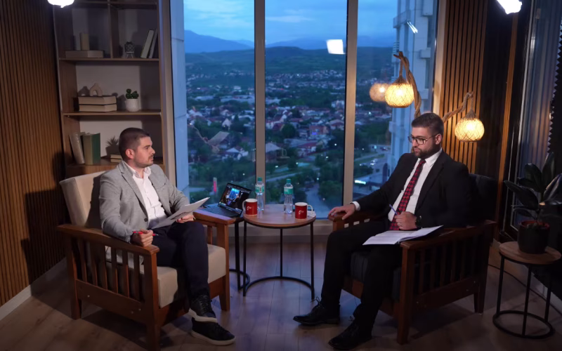 Од Унијата на млади сили до портпарол на МВРО-ДПМНЕ: Кој е Валентин Манасиевски?