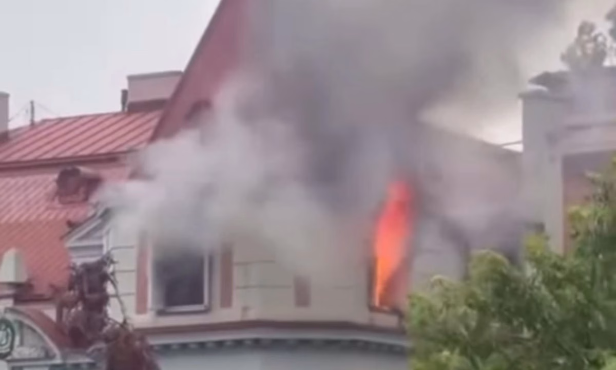 Гори амбасадата на Пакистан во Белград: Пожар на последниот кат од зградата на Дедиње