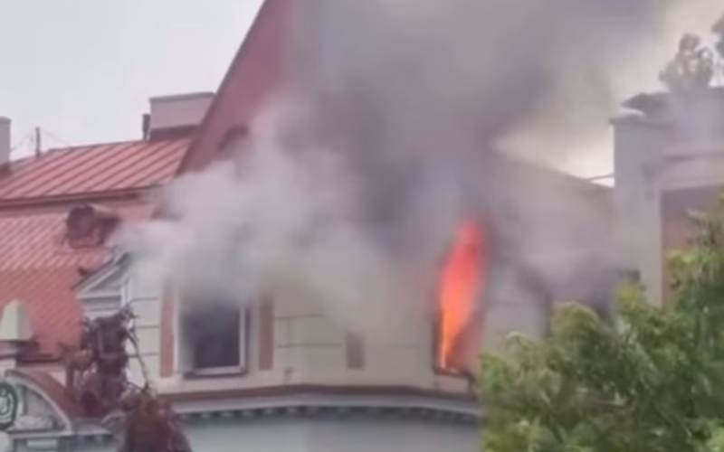 Гори амбасадата на Пакистан во Белград: Пожар на последниот кат од зградата на Дедиње
