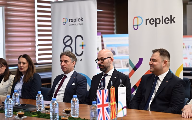 По пробивот на британскиот пазар, Реплек ги претстави своите капацитети и развојни планови пред амбасадорот Метју Лосон