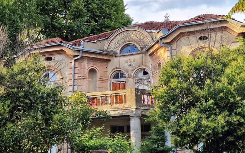 Охрид изгуби една од своите најпрепознатливи куќи во трката за профит
