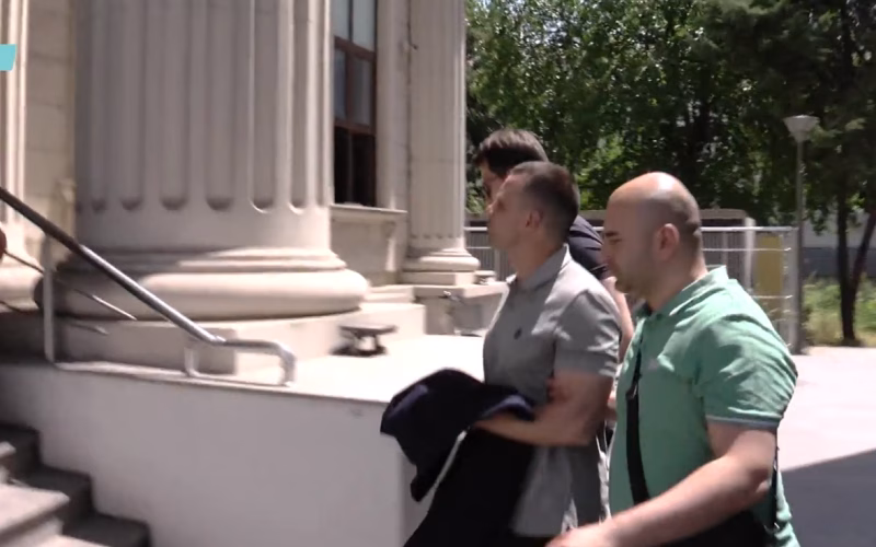 ВИДЕО Стефан Богоев изведен пред судија, се бара притвор за наводно местење тендер и примање мито од 1.800 евра
