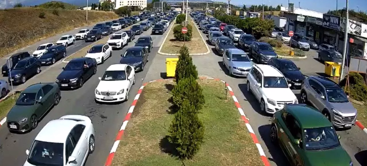 Долги колони утрово на граничните премини кон Грција: се чека до 40 минути