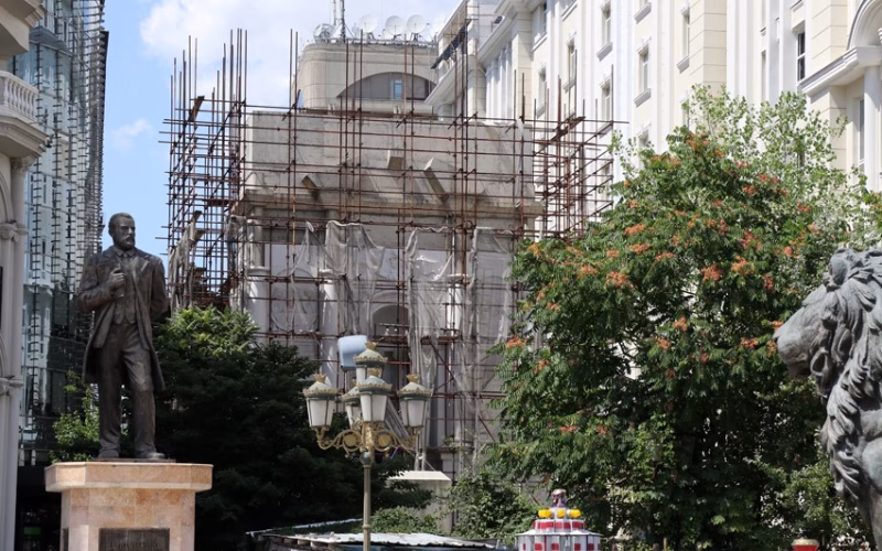 Ќе се довршува споменикот на Мајка Тереза на плоштадот Македонија