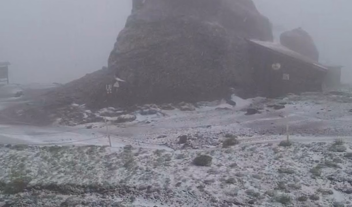 Снег среде лето заврна во Романија