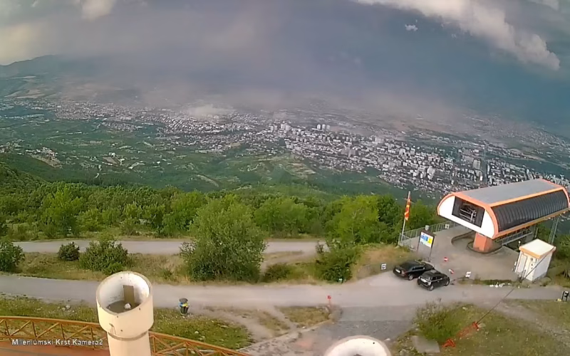 ВИДЕО Моментот пред катастрофата: Камерите го снимија движењето на невремето вчера во скопската котлина