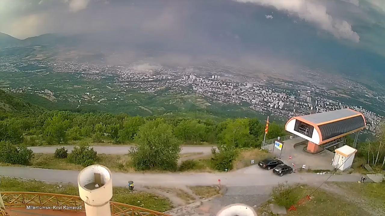 ВИДЕО Моментот пред катастрофата: Камерите го снимија движењето на невремето вчера во скопската котлина