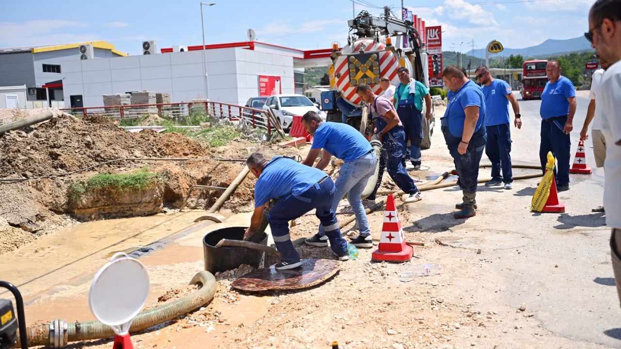 По три години привремени решенија: Трајно се санира големиот дефект на булеварот „Борис Трајковски“