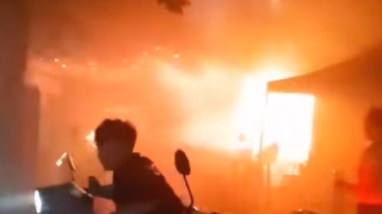 ВИДЕО Најмалку 27 загинати во пожар во бар во Бангкок, јавуваат тајландските медиуми