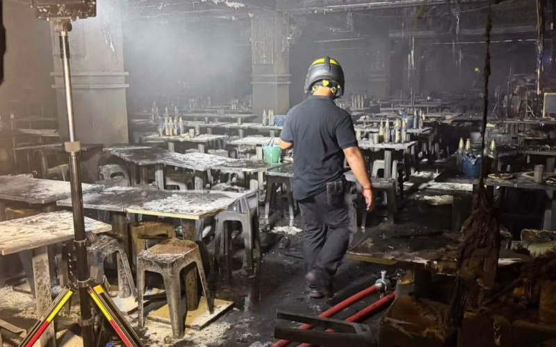 Објавени први фотографии од пожарот во ноќен клуб во Бангкок