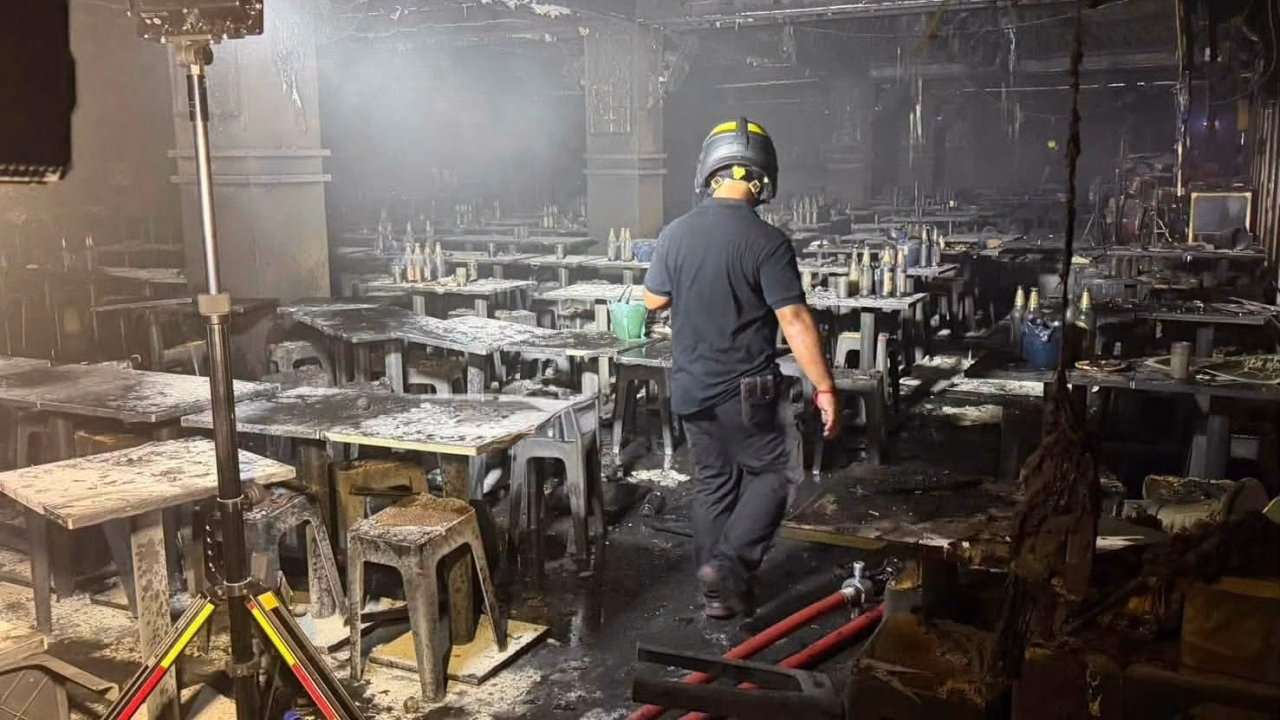 Објавени први фотографии од пожарот во ноќен клуб во Бангкок