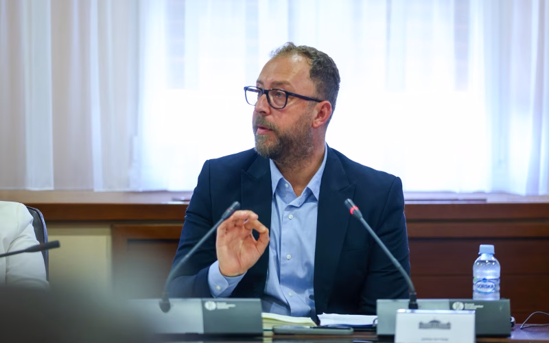 Љутков: Почитта кон македонскиот јазик се покажува со институции, не со декларации