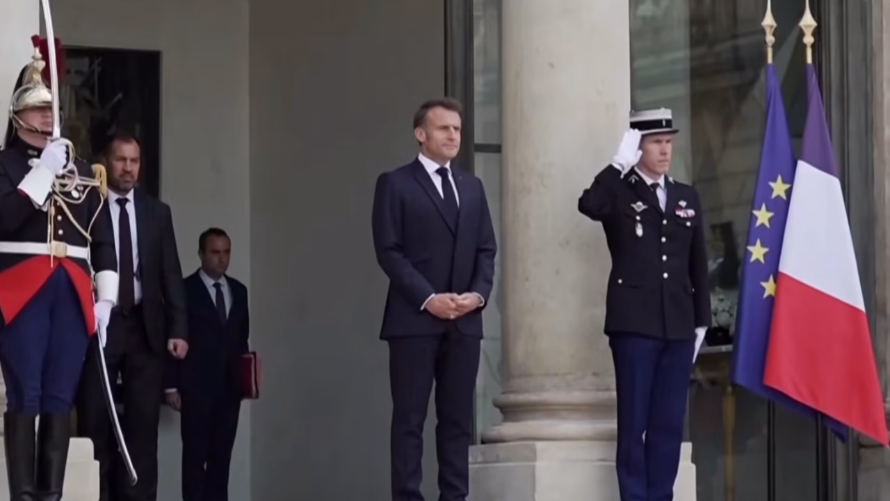 Макрон пристигна во Сирија, прва посета на европски шеф на држава по падот на Асад