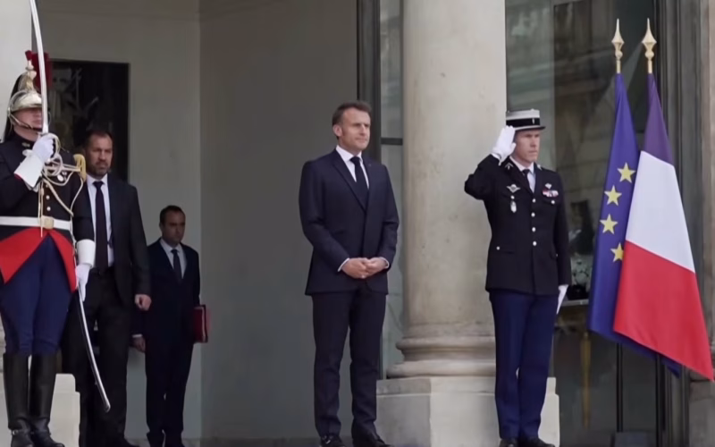 Макрон пристигна во Сирија, прва посета на европски шеф на држава по падот на Асад