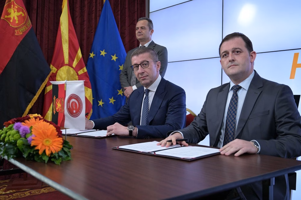 ВМРО-ДПМНЕ и ДПТМ потпишаа договор: Парламентарното мнозинство се зголеми на 59 пратеници