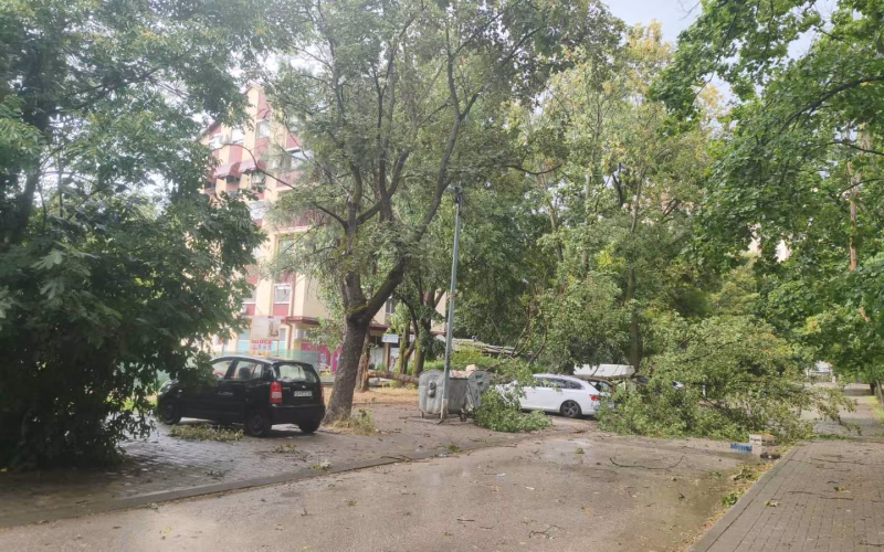 Биланс од невремето: Во Ургентен примени 11 пациенти, тројца тешко повредени