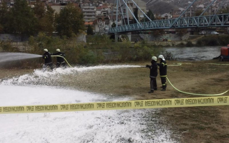 Брза реакција во Велес: Изби пожар кај Автобуската станица, оштетени шест возила