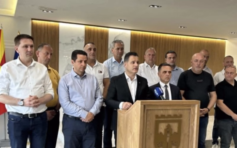 Кризниот штаб во акција: Во Гостивар се поставуваат резервоари за техничка вода на пет локации