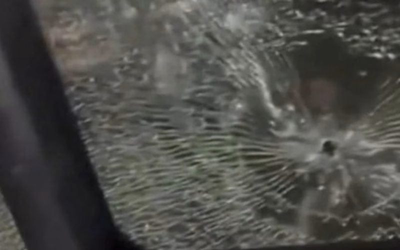 ВИДЕО Пукале во автобус со аргентински навивачи, маж застрелан во раката