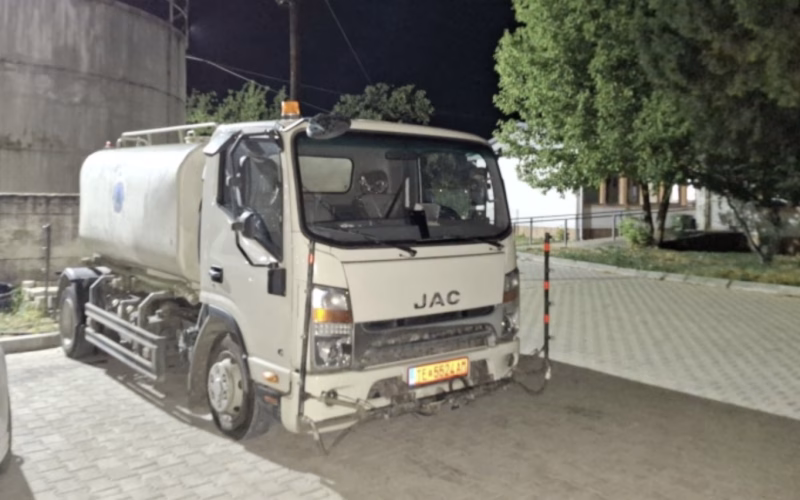 Гостиварската болница обезбеди цистерни и флаширана вода по загадувањето на градскиот водовод
