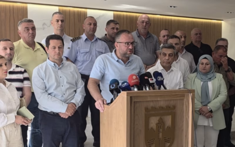 Тошковски: Одговорност ќе има за сите што придонеле за кризата со водата во Гостивар