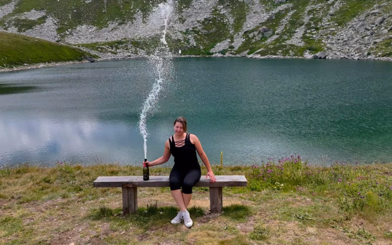 30-ти роденден на 2.200 метри височина: Габриела Панајотова го прослави јубилејот на Големото Езеро на Пелистер