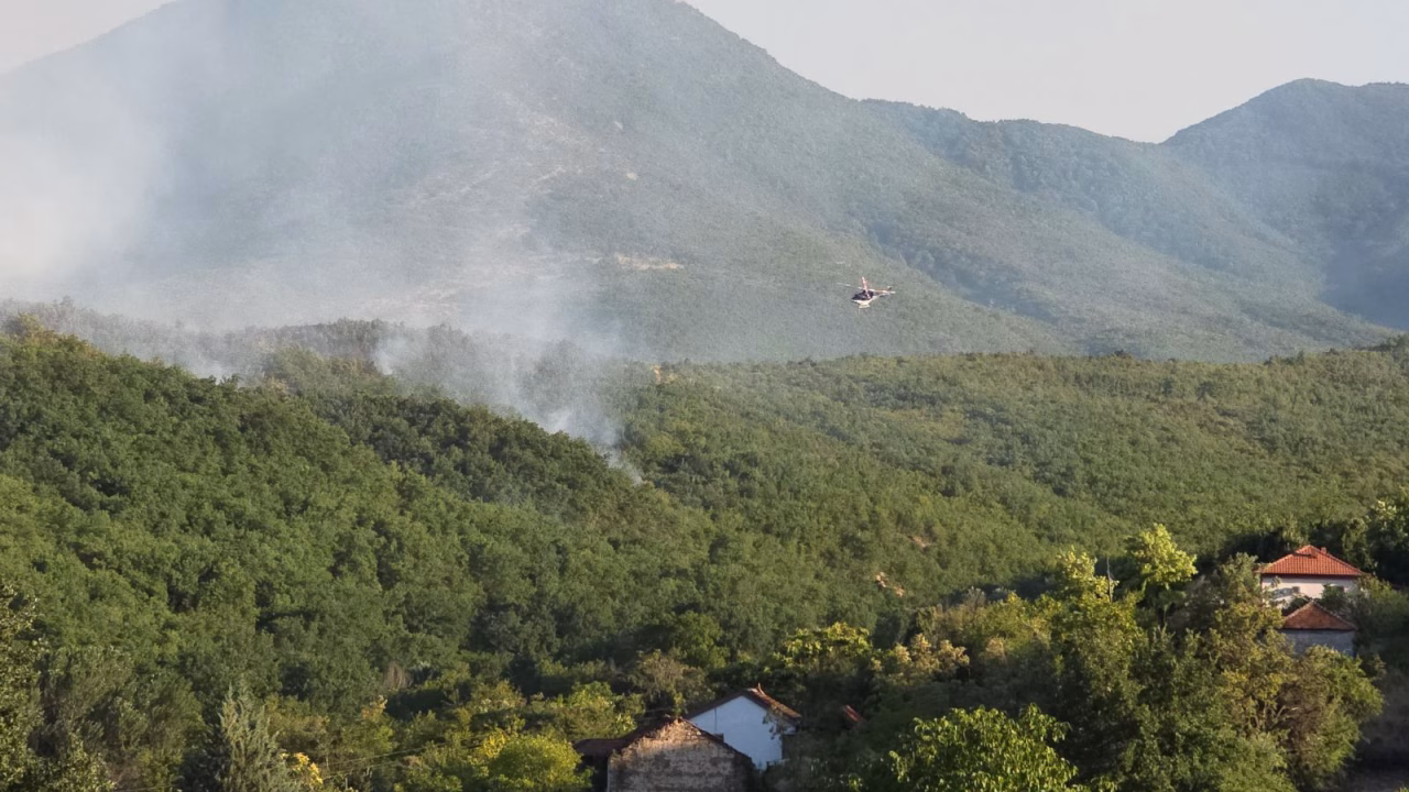 5 пожари се сѐ уште активни, најкритично кај Кавадарци